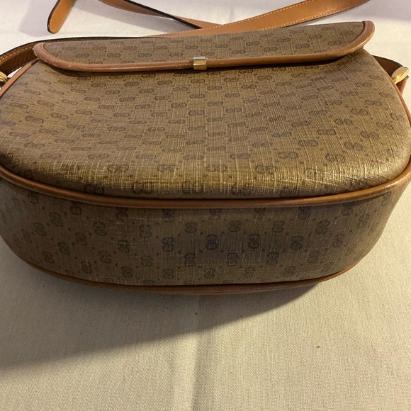 Gucci Vintage GG  Monogram Flap Shoulder Bag Excellent Used Condition. - Picture 4 of 8